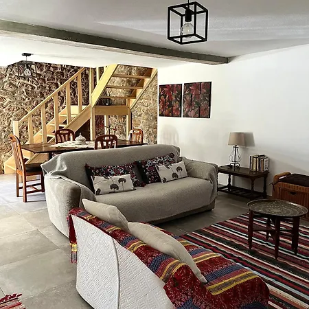 Casa Rustica Com Terraco E Jardim 度假居 *