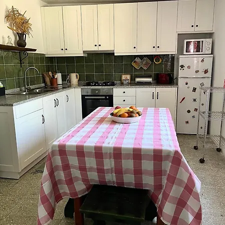 Casa Rustica Com Terraco E Jardim