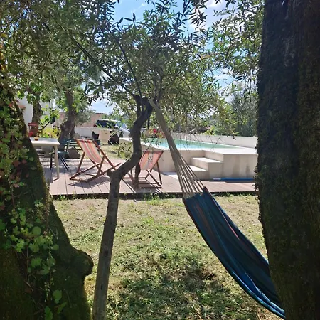 Casa Rustica Com Terraco E Jardim