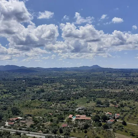 Casa Rustica Com Terraco E Jardim