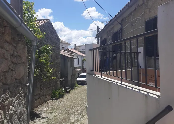Casa Rustica Com Terraco E Jardim Holiday home *