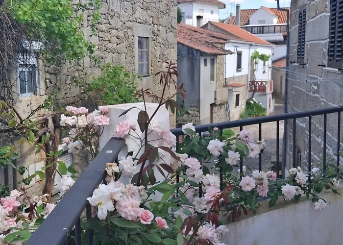 Holiday home Casa Rustica Com Terraco E Jardim