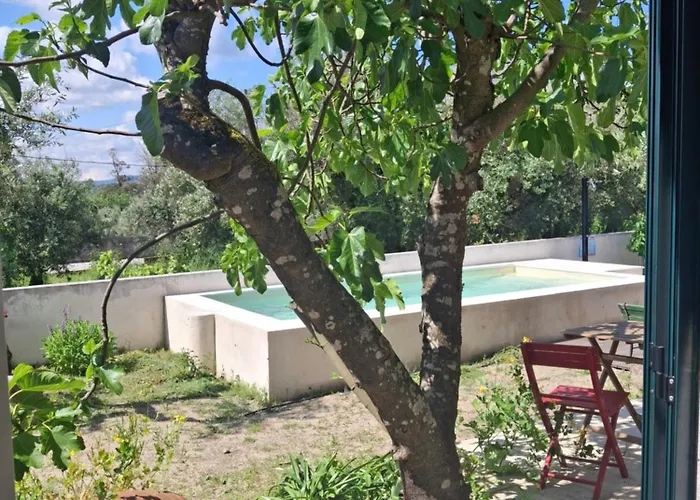 Casa Rustica Com Terraco E Jardim