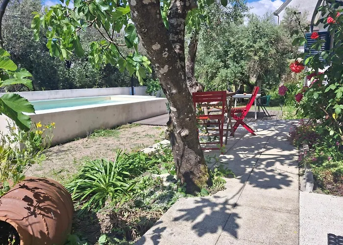 Casa Rustica Com Terraco E Jardim *