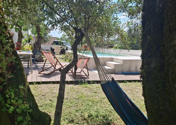 Casa Rustica Com Terraco E Jardim