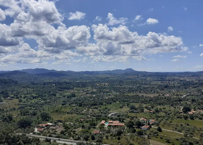 Casa Rustica Com Terraco E Jardim
